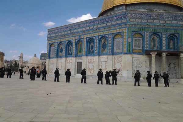 محدودیت های شدید صهیونیست‌ها علیه نمازگزاران مسجد الاقصی