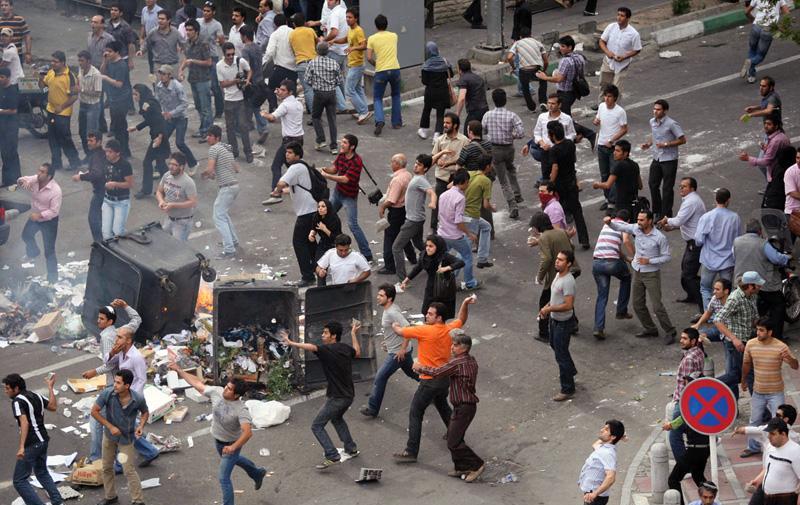 حمله آشوبگران به مغازه‌ها در بیروت 