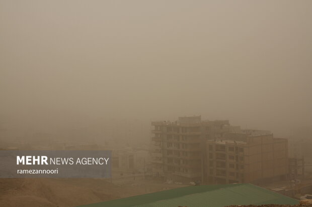 نفوذ گرد و غبار به استان ایلام/ آلودگی هوا تا فردا ادامه دارد