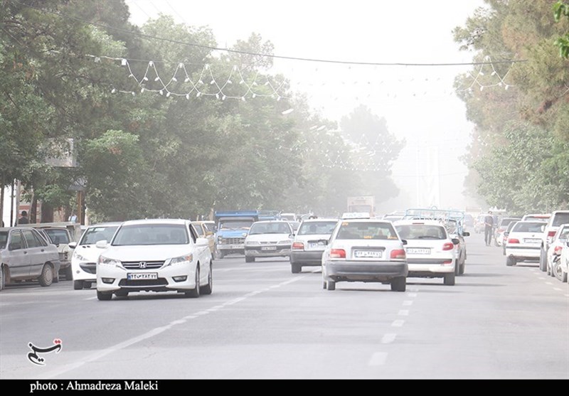 بحران ریزگردها در استان کرمانشاه/ دید افقی در برخی مناطق به ۳۰۰ متر رسید