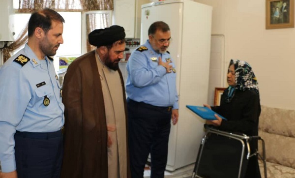 دیدار فرمانده نیروی هوایی ارتش با خانواده شهیدان «فلاح‌فر» و «زیردابی آذر»
