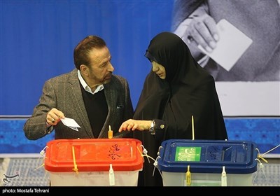 حضور محمود واعظی و همسرش در حسینیه جماران پای صندوق رای