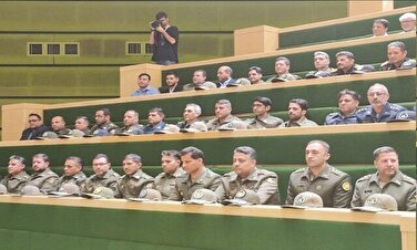حضور جمعی از فرماندهان ارتش در صحن علنی مجلس